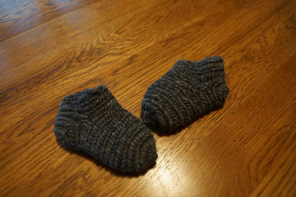Nålbound Baby Socks